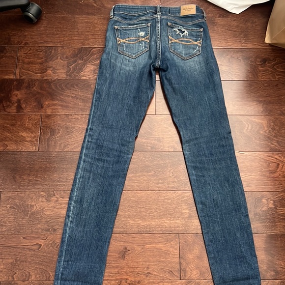 Light Blue faded wash Abercrombie and Fitch Ripped Skinny Jeans size 25/31 - Picture 3 of 4